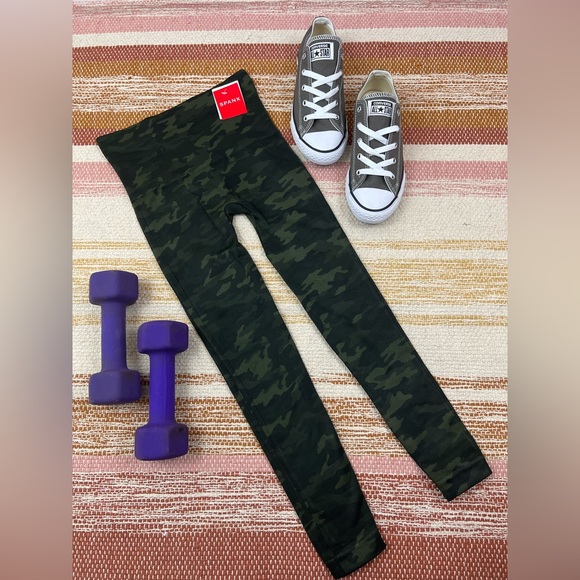 NWT SPANX Look at me now Leggings 💪🏻 - Picture 3 of 6